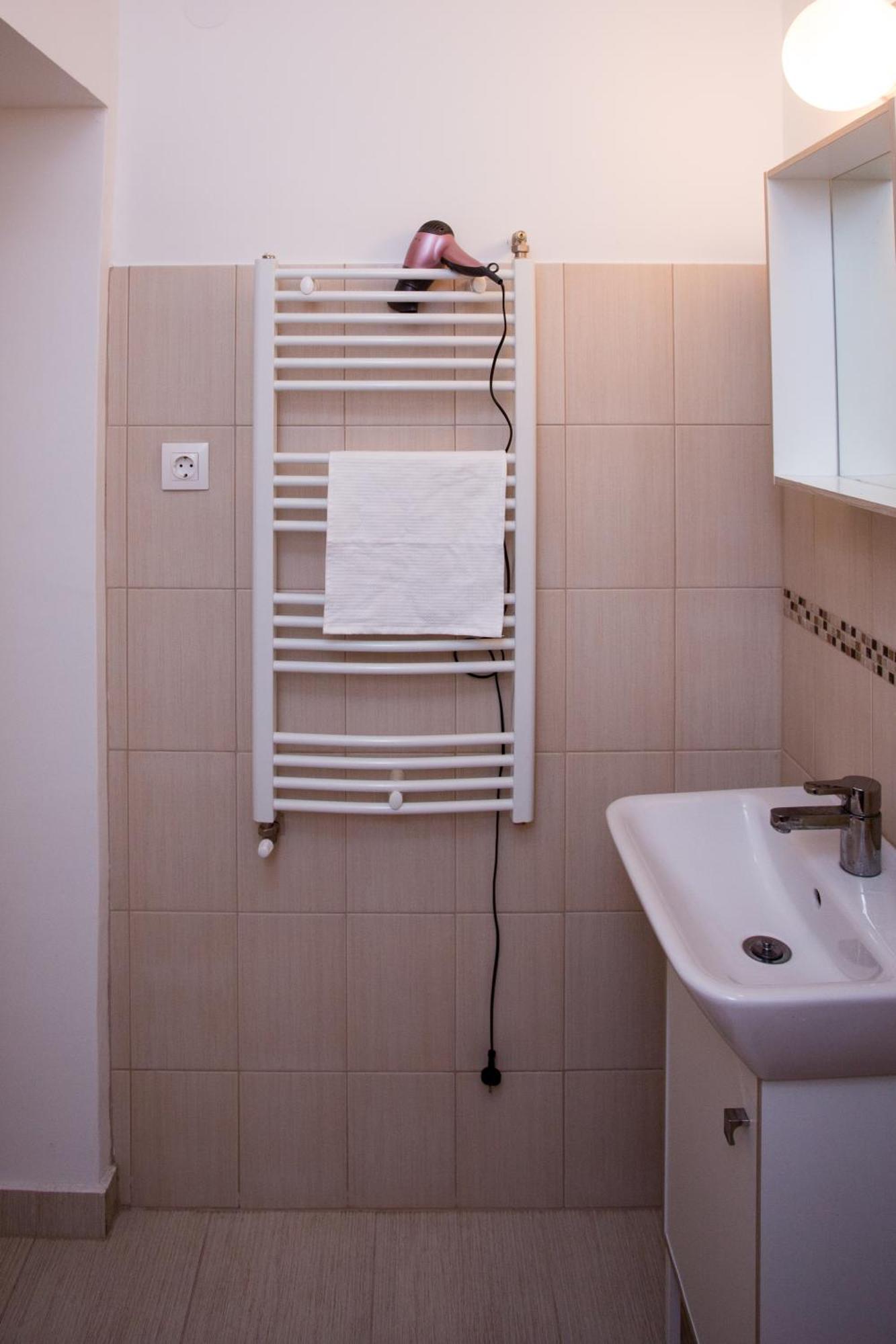 Home Apartment Near Blaha Lujza Square Budapest Extérieur photo