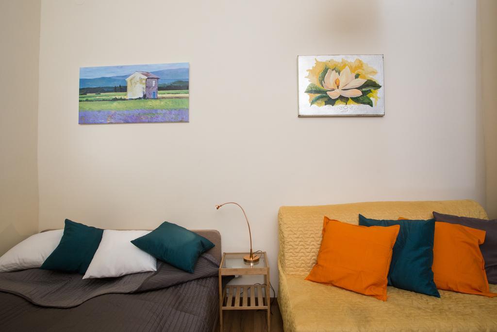 Home Apartment Near Blaha Lujza Square Budapest Extérieur photo