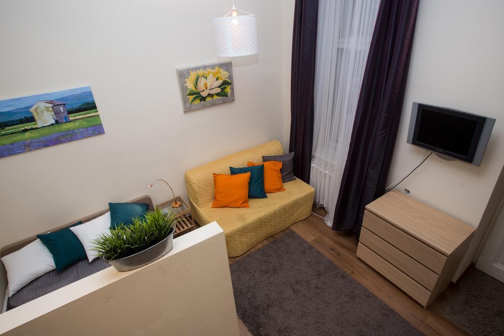 Home Apartment Near Blaha Lujza Square Budapest Extérieur photo